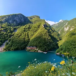 Riverside Komani Ostello